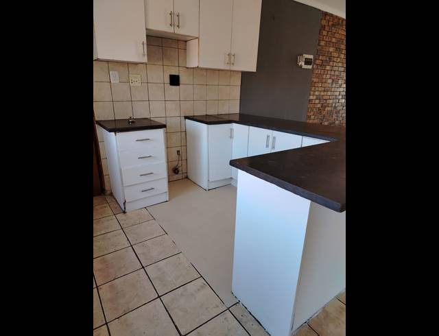 3 BEDROOM APARTMENT FOR SALE IN AMAJUBA PARK